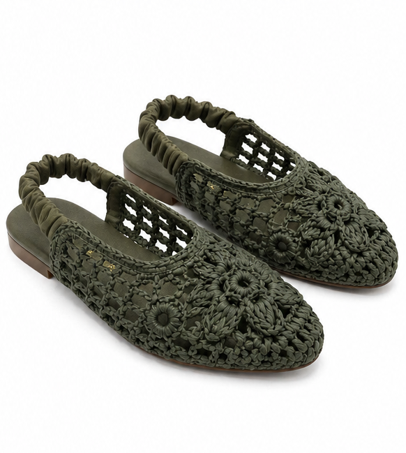Sandalo slingback in rafia intrecciata con dettaglio floreale